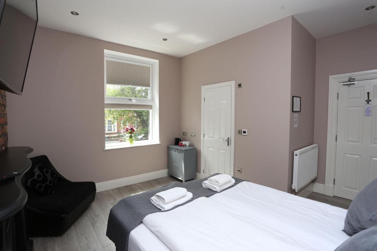 Tia 3* Liverpool